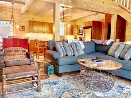 UV Log home with direct Cannon Mountain views Minutes to attractions Fireplace Pool Table AC - image 11