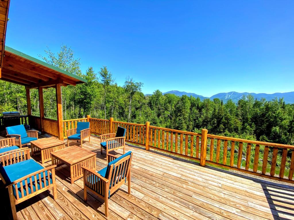 UV Log home with direct Cannon Mountain views Minutes to attractions Fireplace Pool Table AC - image 3