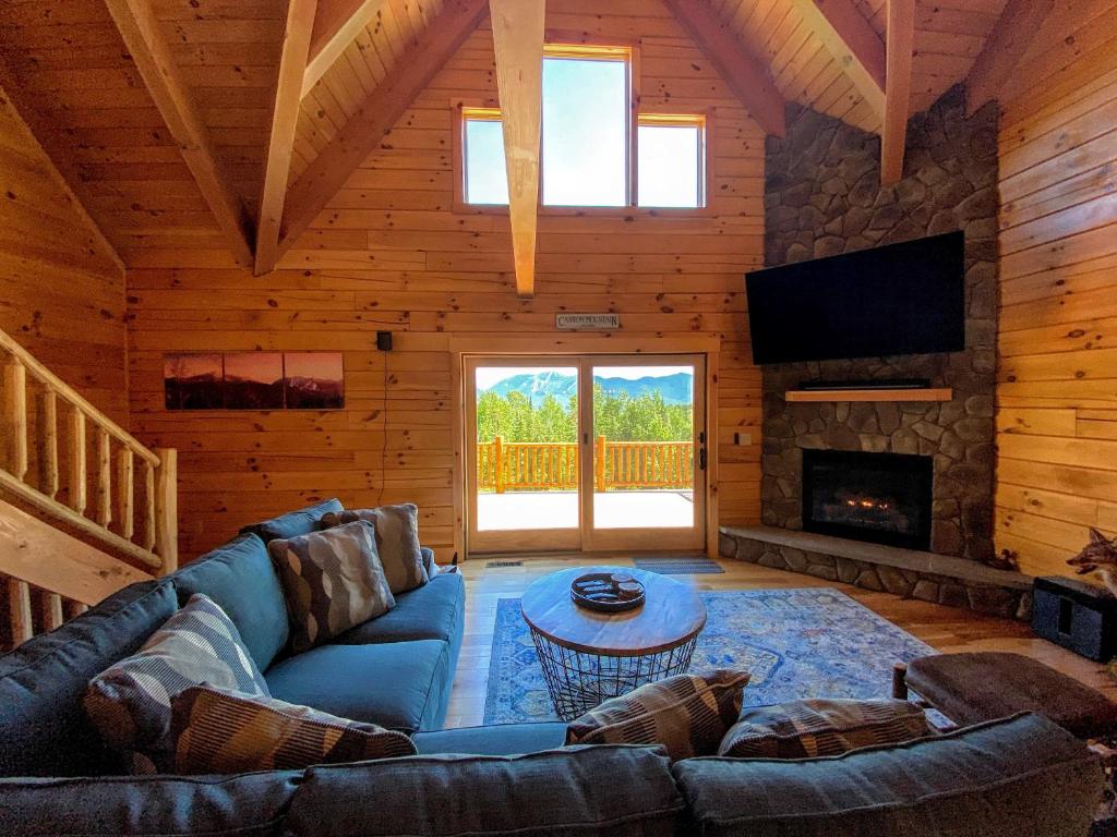 UV Log home with direct Cannon Mountain views Minutes to attractions Fireplace Pool Table AC - image 4