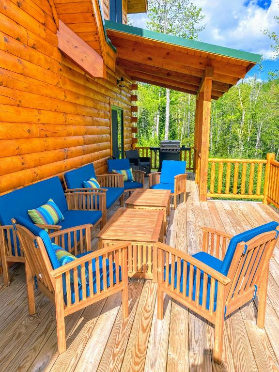 UV Log home with direct Cannon Mountain views Minutes to attractions Fireplace Pool Table AC - image 5