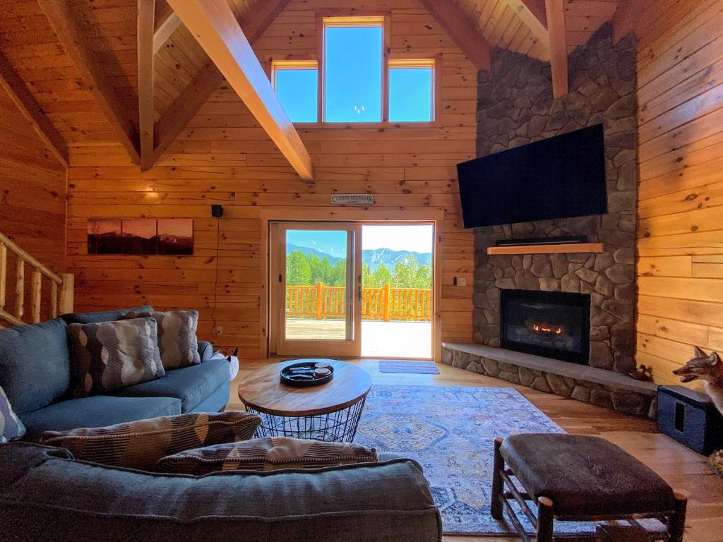 UV Log home with direct Cannon Mountain views Minutes to attractions Fireplace Pool Table AC - image 7