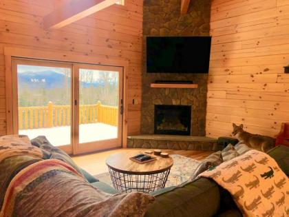 UV Log home with direct Cannon Mountain views Minutes to attractions Fireplace Pool Table AC - image 9