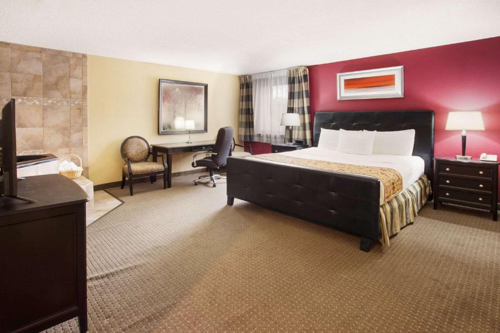 Ramada by Wyndham Bettendorf - image 6