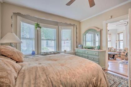 Quaint Beverly Townhome Walk to Beach and Downtown! - image 7