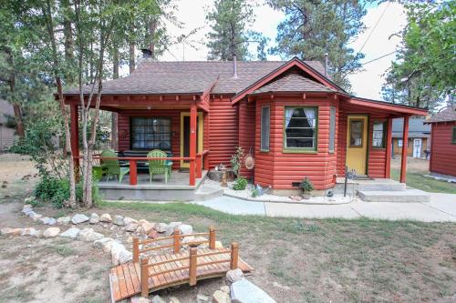 A Sweet Pine Cabin - main image