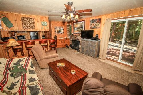 Our Mountain Hideaway Home - image 5