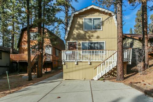 Cabin in the Pines - main image