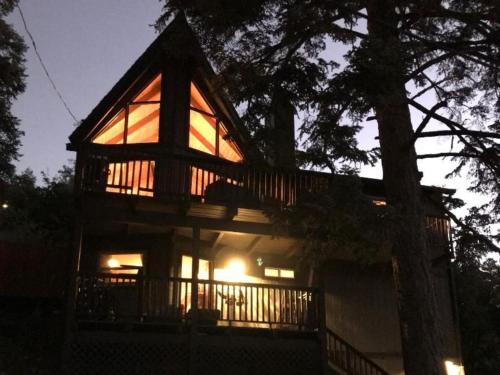 Moonridge Treetop Retreat - main image