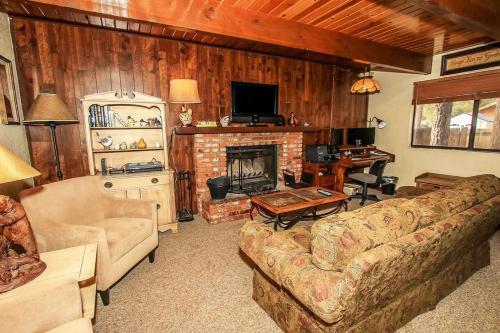 Birdie Cabin-1328 by Big Bear Vacations - image 2