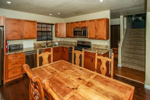 Fawnskin Chalet-1826 by Big Bear Vacations - image 3