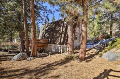 Walk to Big Bear Lake Cabin with Deck Hot Tub and WiFi - image 3