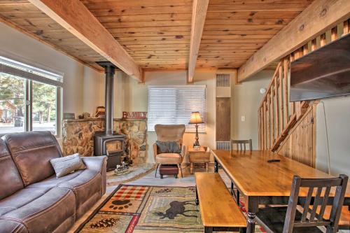 Explore Big Bear Lake and Slopes - Sugarloaf Cabin! - image 5