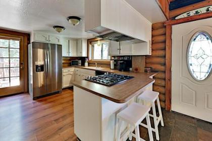 Beautiful Log House - Large Deck & Private Hot Tub home