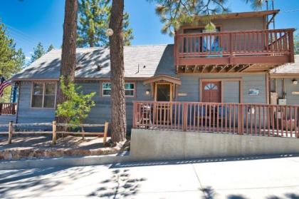 Cottages 12 Arctic and Grey Fox Family Friendly Full Kitchen Big Bear City California