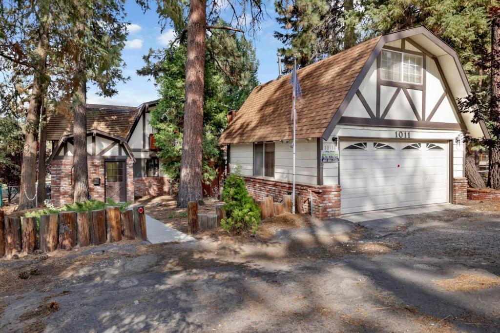 Bear Cabin - 1976 by Big Bear Vacations - main image