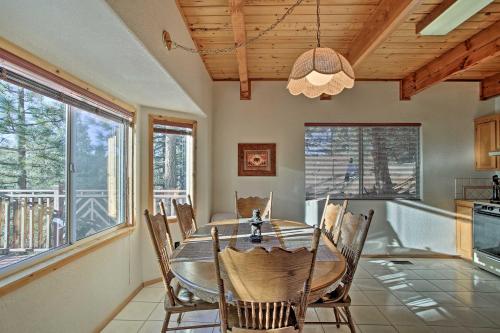 Cozy Getaway with Deck 2 Miles to Bear Mountain - main image