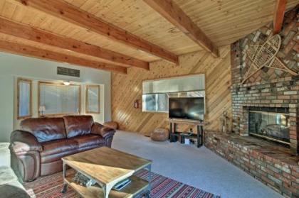 Cozy Getaway with Deck 2 Miles to Bear Mountain - image 2