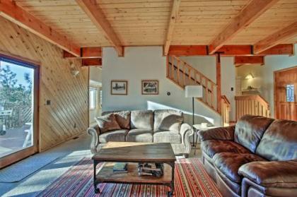 Cozy Getaway with Deck 2 Miles to Bear Mountain - image 4