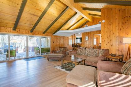 Fox & Swan Chalet - image 5