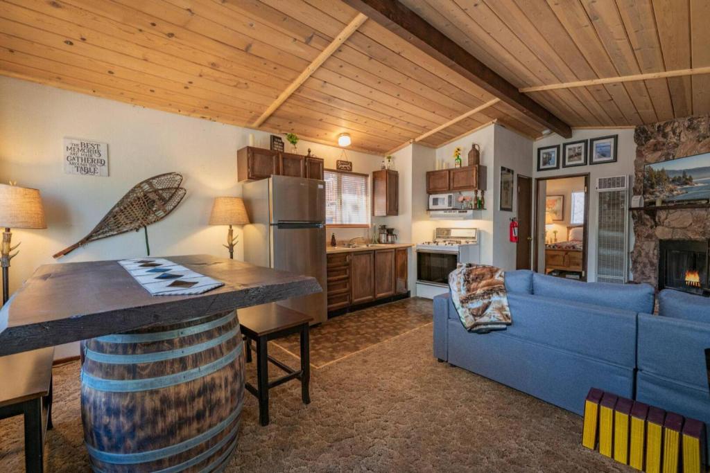 Alpine Whiskey Lodge - image 4