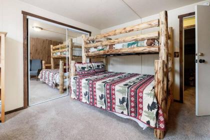 Crazy Bear Cabin - image 17