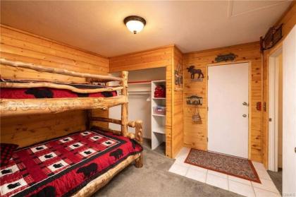 Cozy Red Cabin - image 14