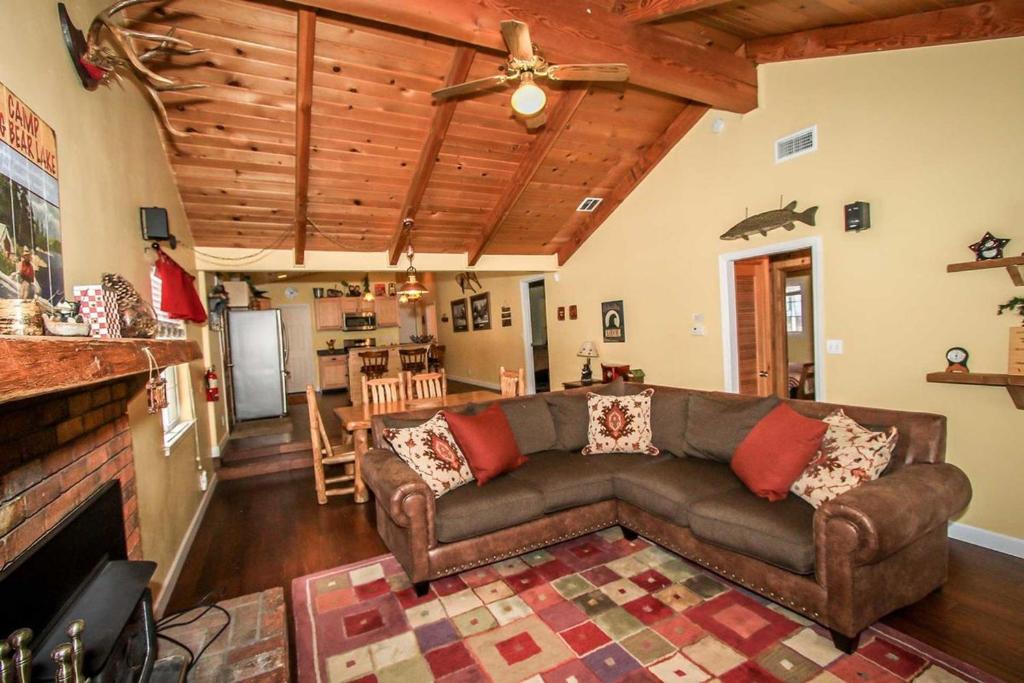 Lazy Bear Lodge-1235 by Big Bear Vacations - main image