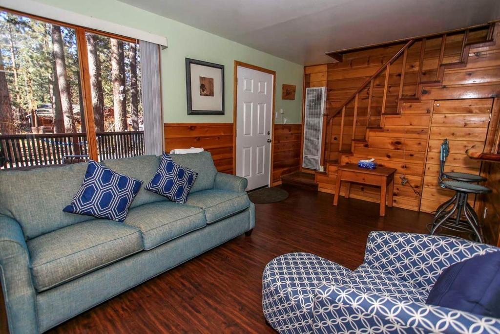 Log Cabin Retreat - image 5