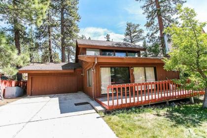 Lakeview Fishing House 121 by Big Bear Vacations