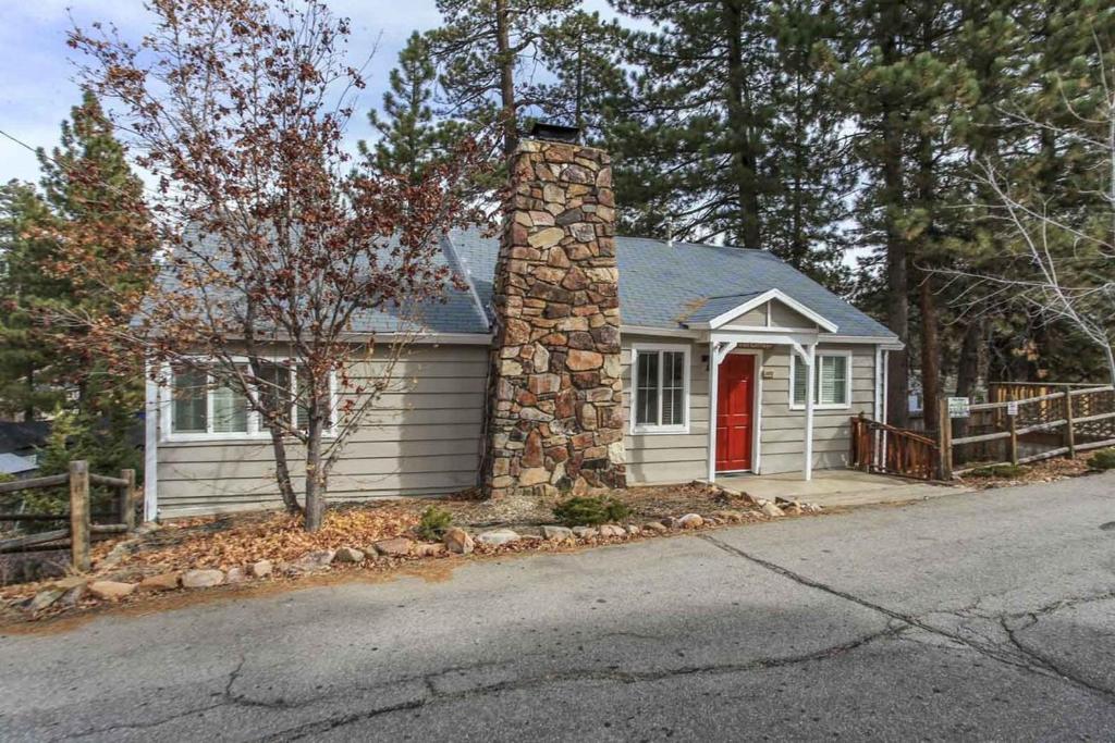 Snuggle Down Cottage-1544 by Big Bear Vacations - image 2