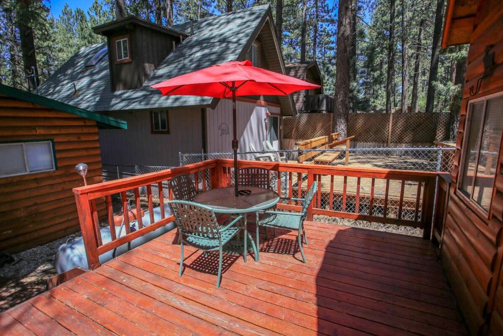 Cottage in the Pines-1667 by Big Bear Vacations - image 2