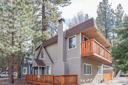 Beary Fun Escape 1445 by Big Bear Vacations Big Bear Lake California