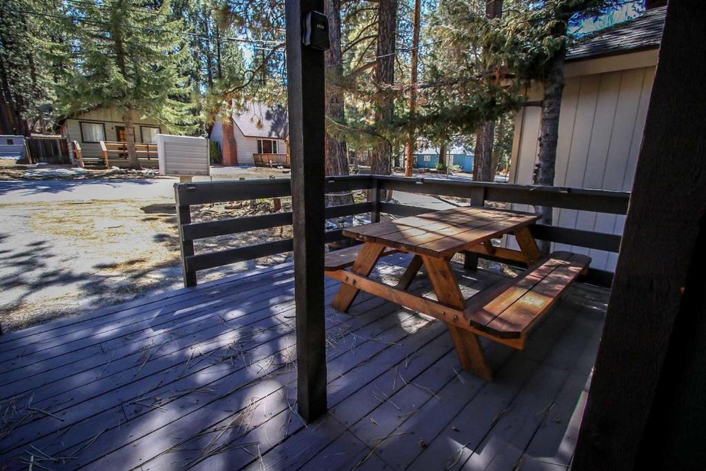 Brown Bears Cabin-1091 by Big Bear Vacations - image 2