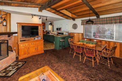 Moonridge Cottage-1817 by Big Bear Vacations - image 2