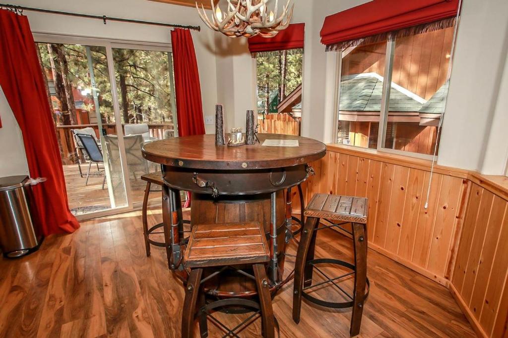 Timber Wolf Den-1641 by Big Bear Vacations - image 2