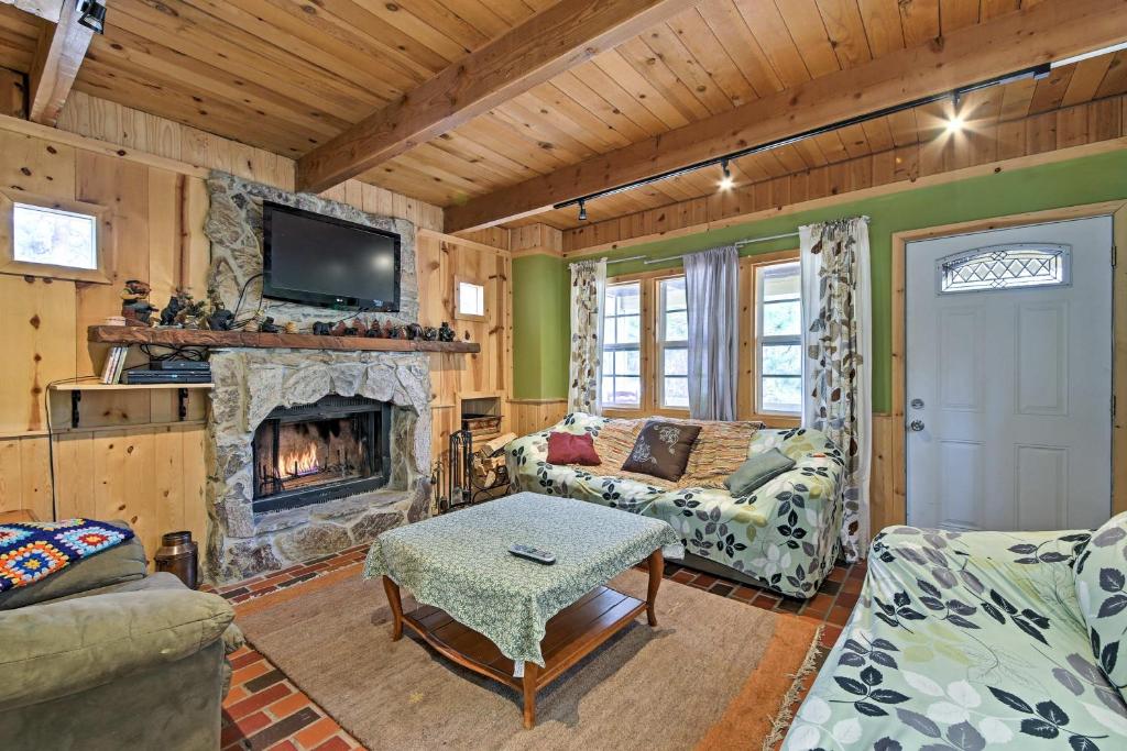 Cozy Big Bear Retreat Less Than 1 Mile to Marina and Village! - main image