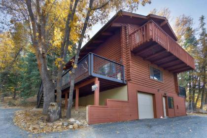 Woodland Log 1887 by Big Bear Vacations Big Bear Lake