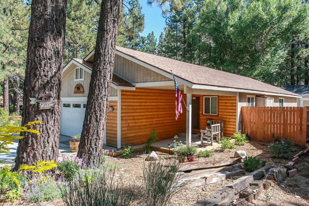 Kitkats Hideaway-1874 by Big Bear Vacations - main image