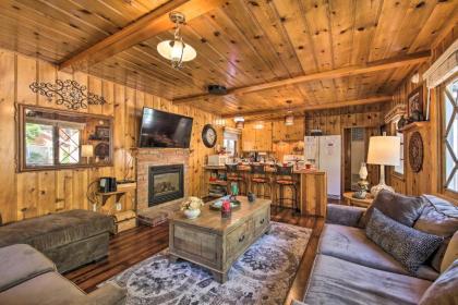 Pet-Friendly Cabin - 5 Minutes to Big Bear Lake! - image 4