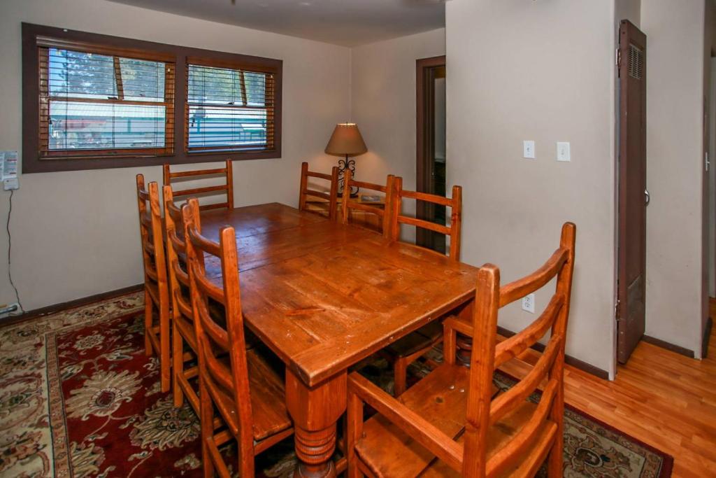 Fox n Bear Cottages Relax and Enjoy Ski or Lake Vacation - image 4