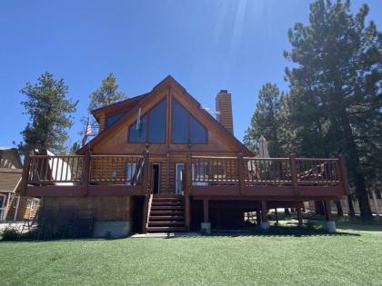 3 Cubs Lakefront Cabin California