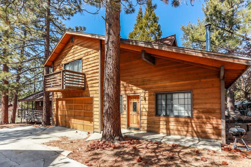 Cozy Hollow - 1890 by Big Bear Vacations - main image