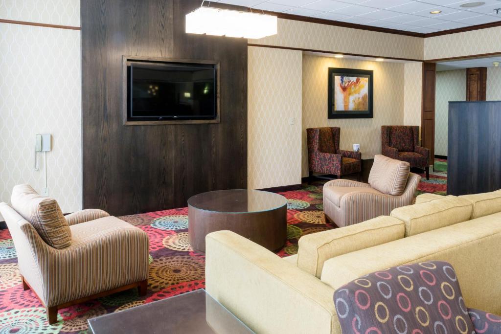 Holiday Inn Big Rapids an IHG Hotel - image 4