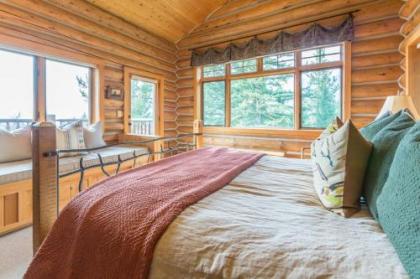 Huckleberry Hideaway - image 3