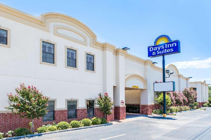 Days Inn & Suites by Wyndham Big Spring - main image