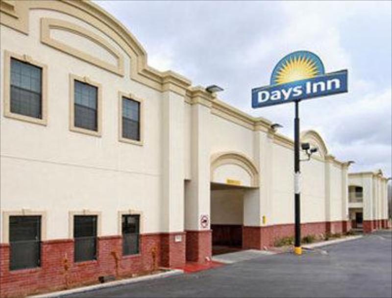 Days Inn & Suites by Wyndham Big Spring - image 2