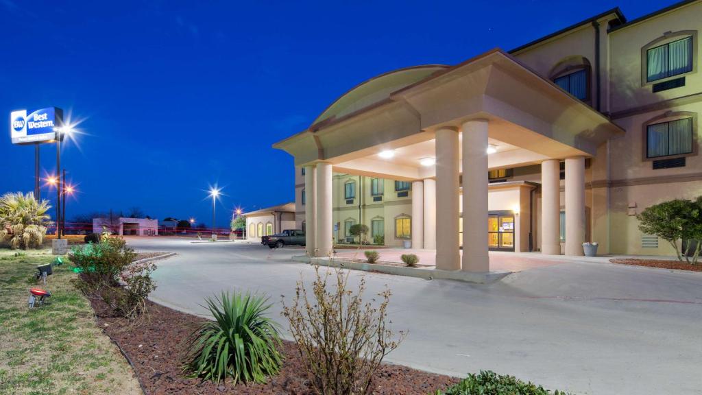 Best Western Palace Inn & Suites - main image