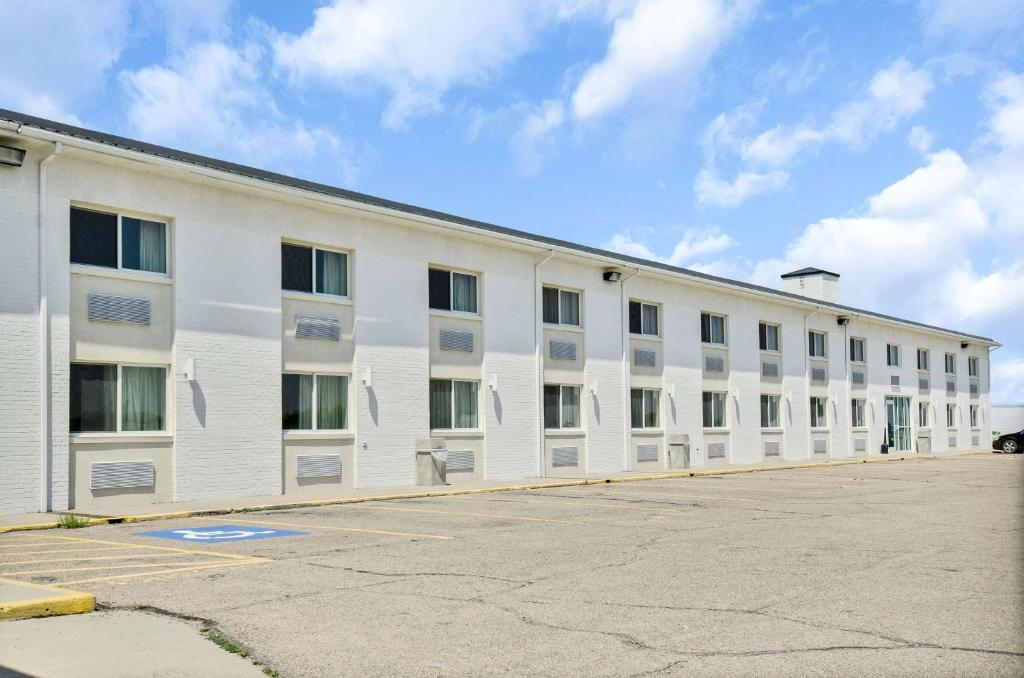 Motel 6-Big Springs NE - image 3