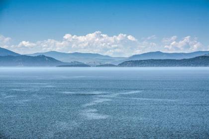 Spacious Bigfork Retreat Overlooking Flathead Lake - image 3