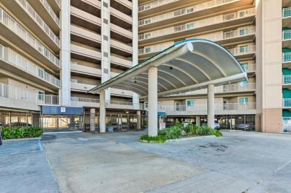 Beachfront Biloxi Condo with Resort Amenities! - image 1